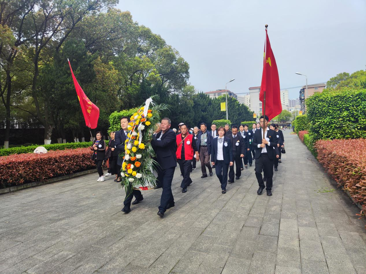 緬懷革命先烈，傳承紅色基因——居安物業(yè)荊州分公司黨支部開(kāi)展清明祭英烈活動(dòng)